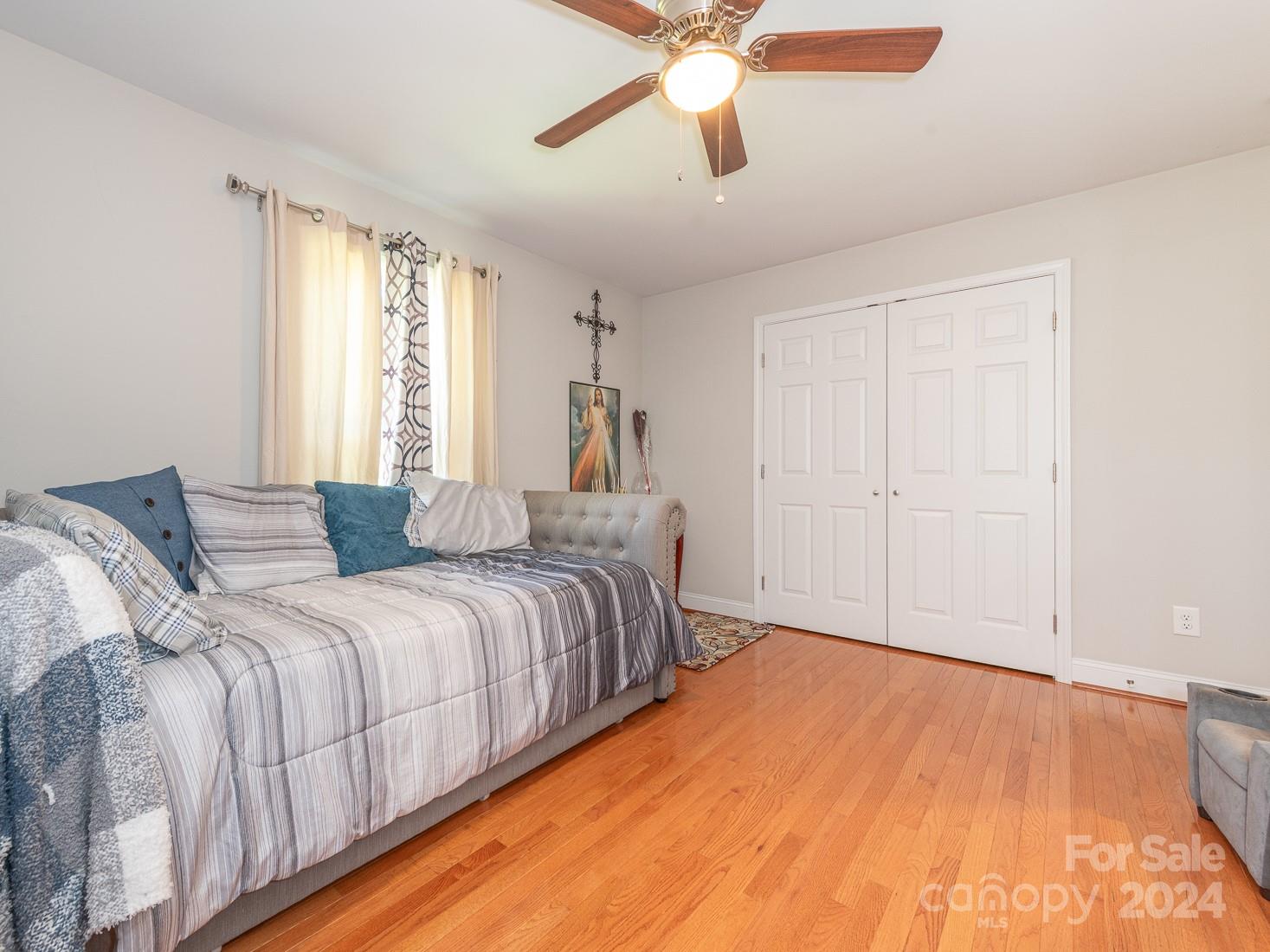 706 Woodside Drive