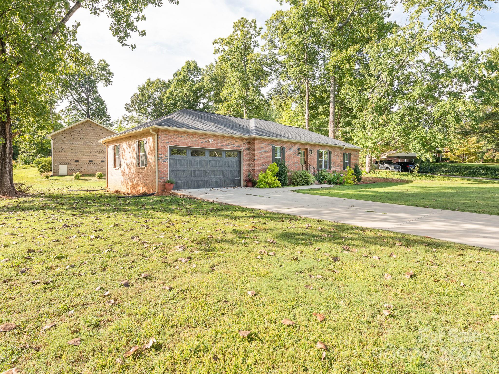 706 Woodside Drive