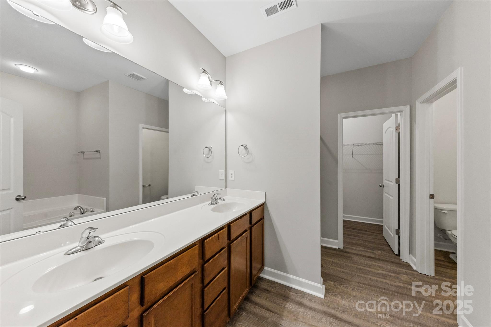 8505 Loxton Circle