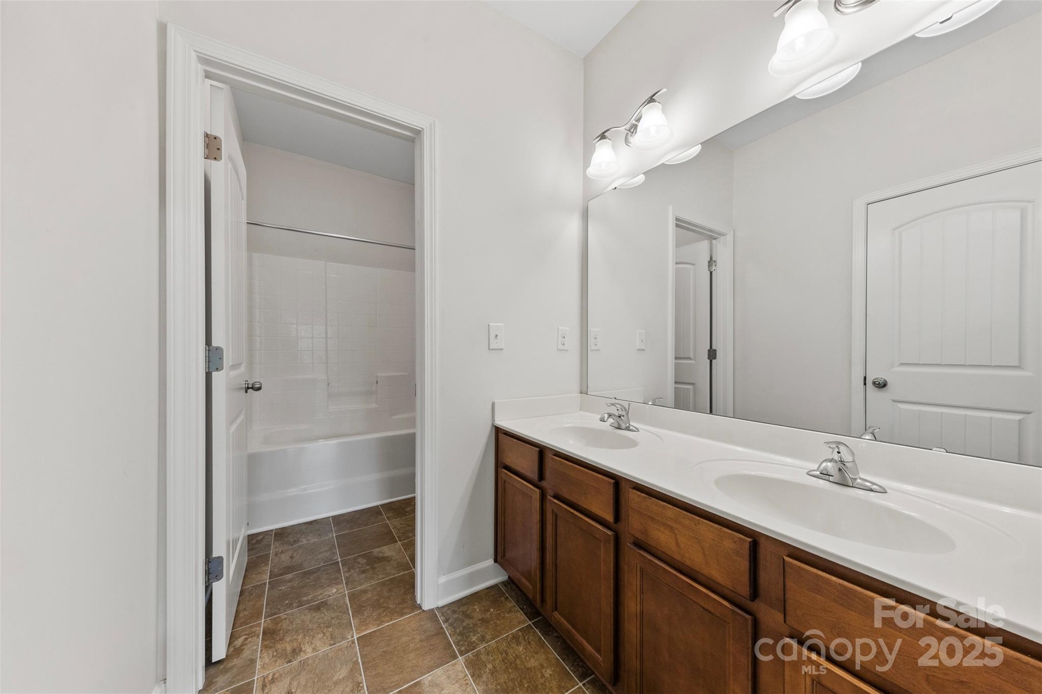 8505 Loxton Circle