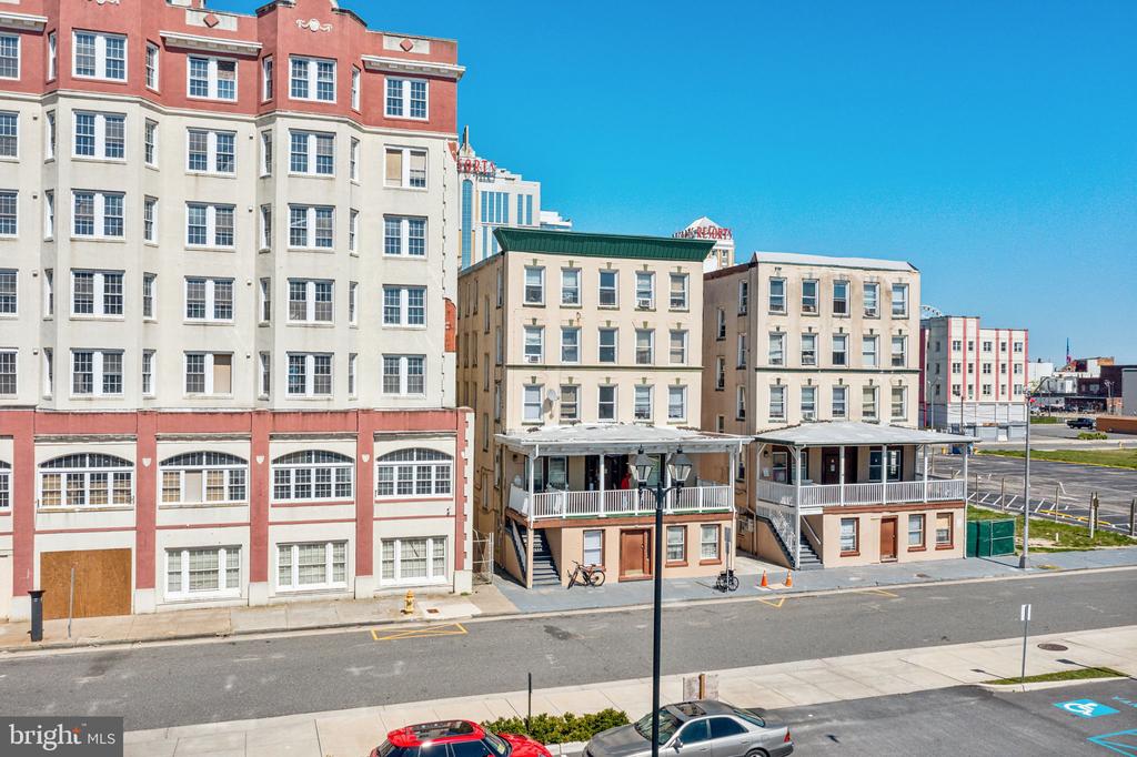 133-37 St James Pl