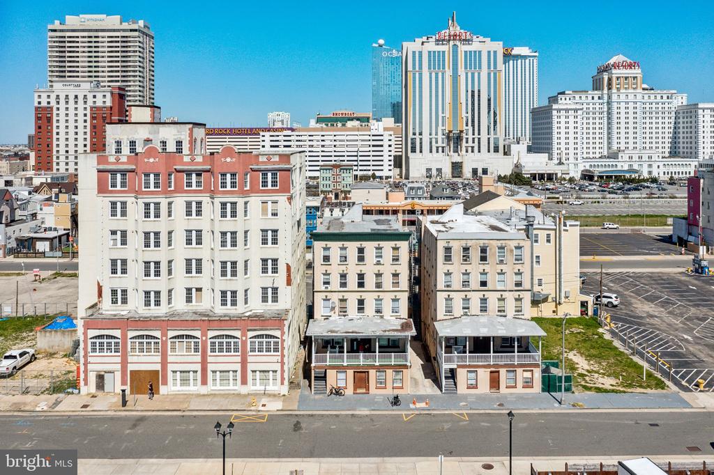 133-37 St James Pl