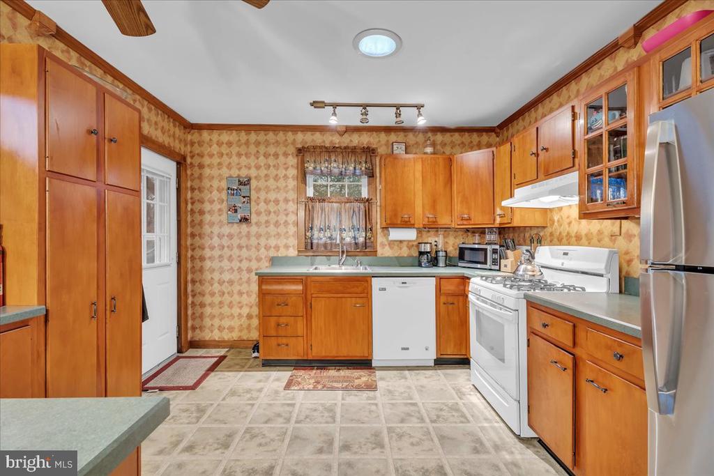 708 HIGHLAND AVENUE
