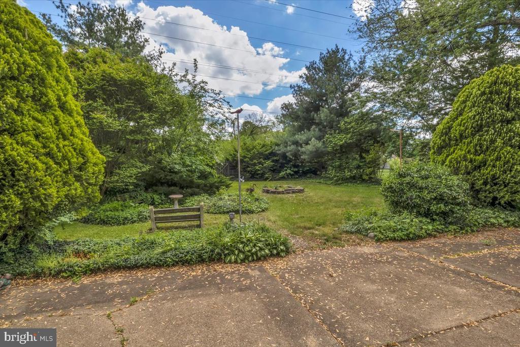 200 BOXWOOD LANE
