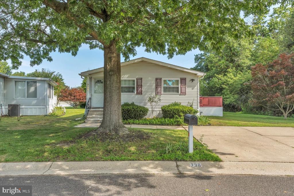 738 SABLE LANE