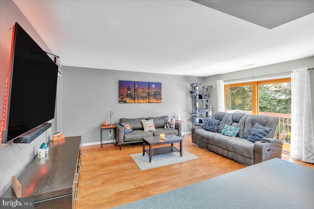115 E KINGS HIGHWAY Unit: 442