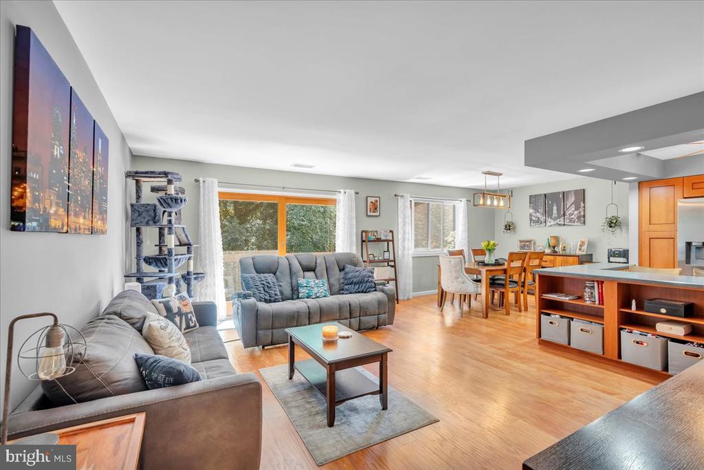 115 E KINGS HIGHWAY Unit: 442