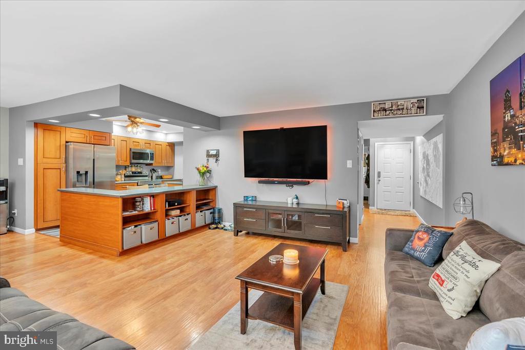 115 E KINGS HIGHWAY Unit: 442
