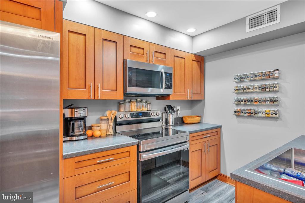 115 E KINGS HIGHWAY Unit: 442