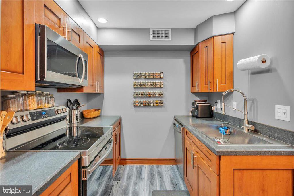 115 E KINGS HIGHWAY Unit: 442