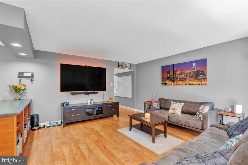 115 E KINGS HIGHWAY Unit: 442