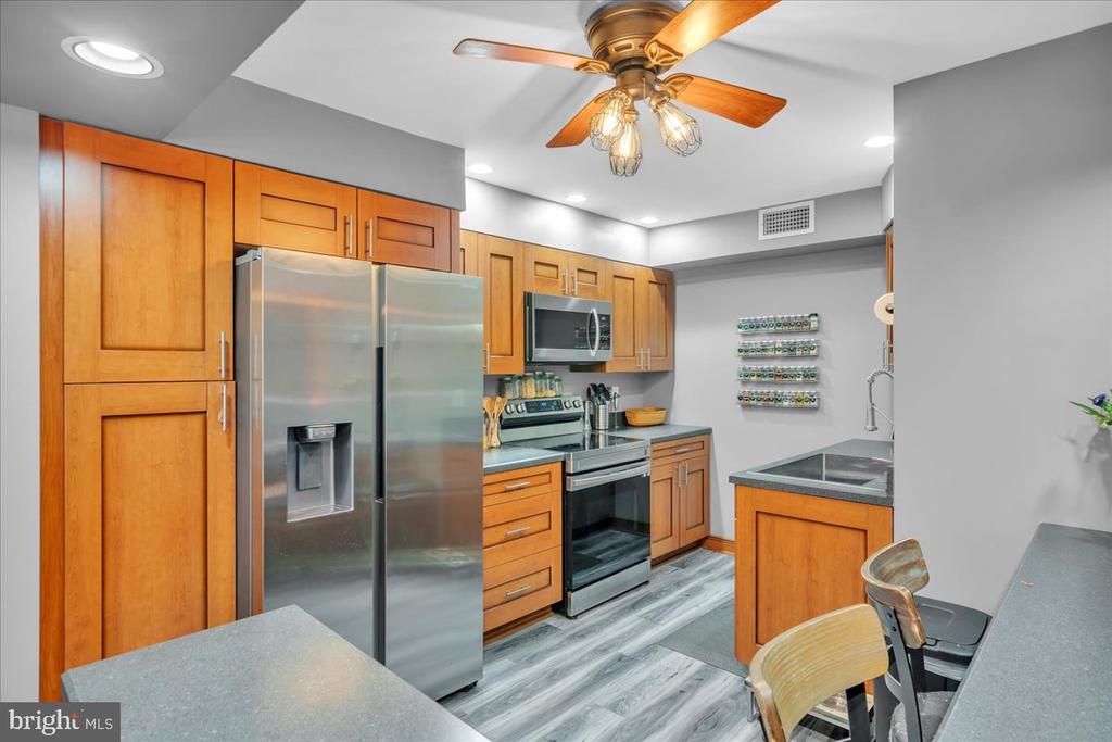 115 E KINGS HIGHWAY Unit: 442