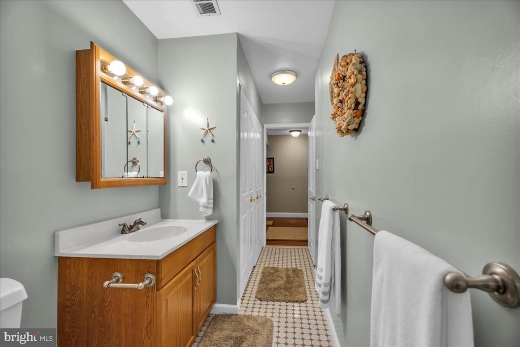 115 E KINGS HIGHWAY Unit: #443