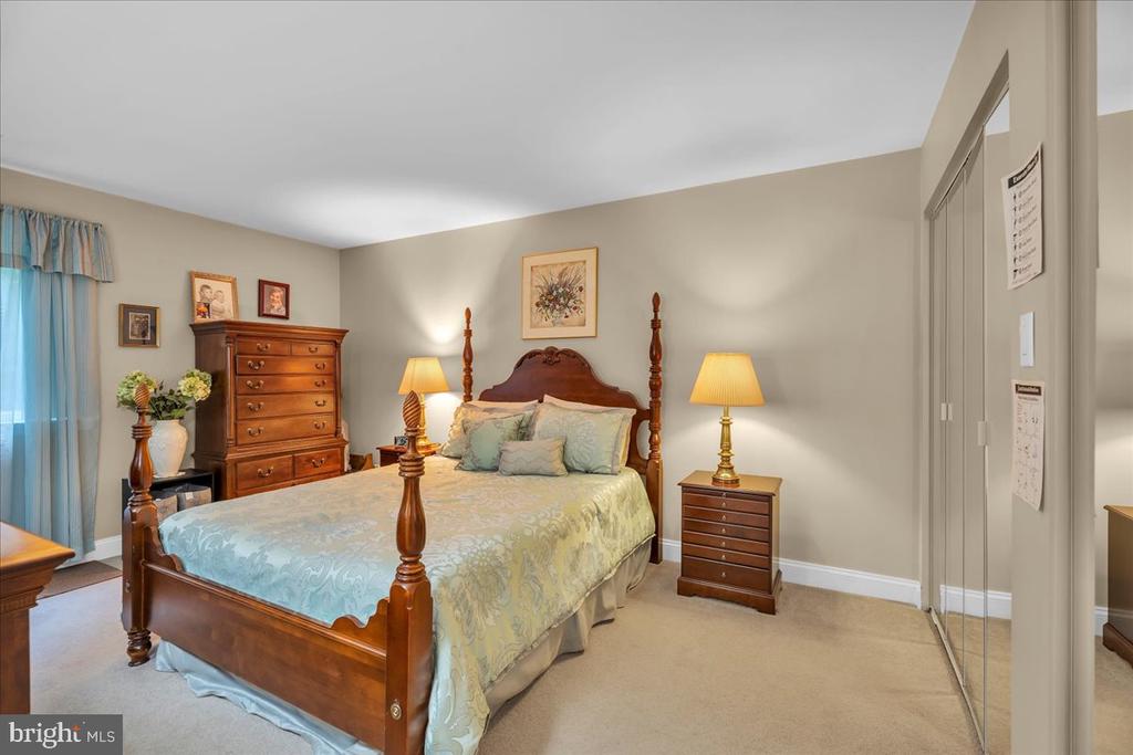 115 E KINGS HIGHWAY Unit: #443