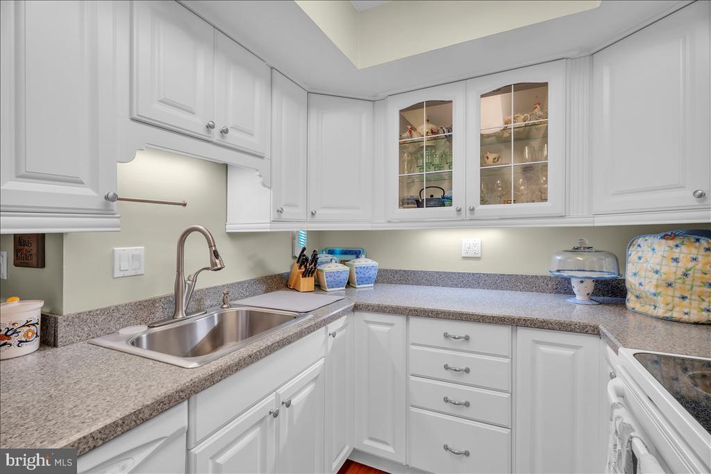115 E KINGS HIGHWAY Unit: #443