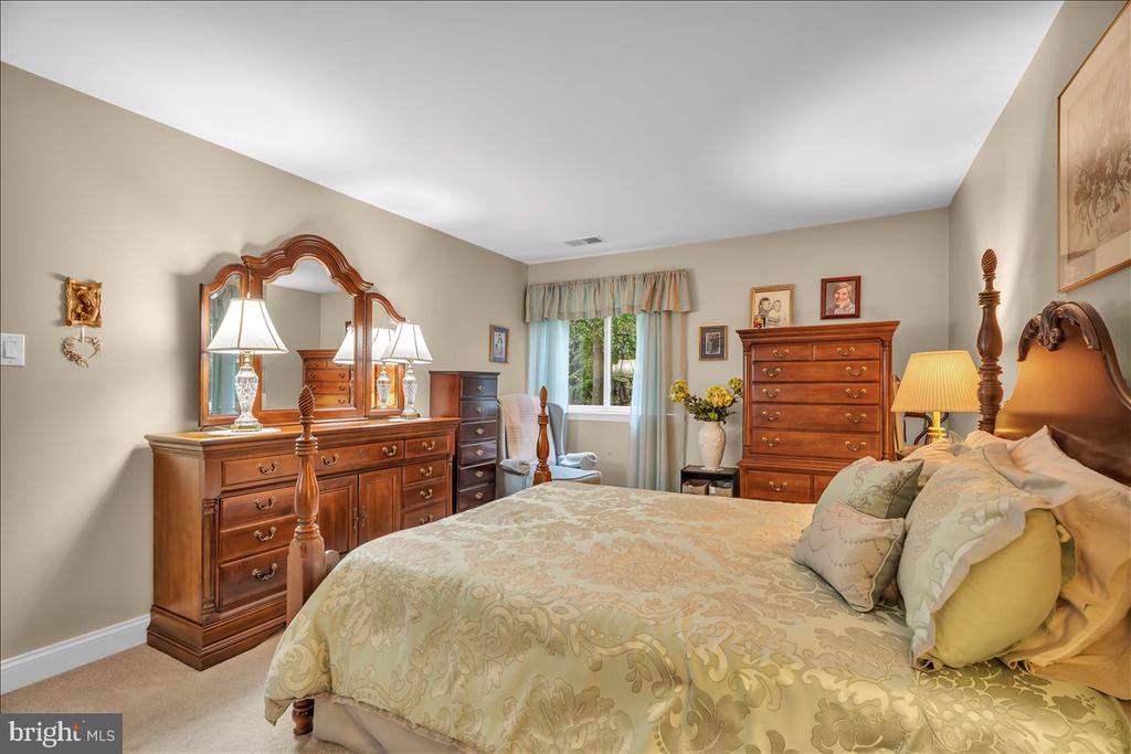 115 E KINGS HIGHWAY Unit: #443