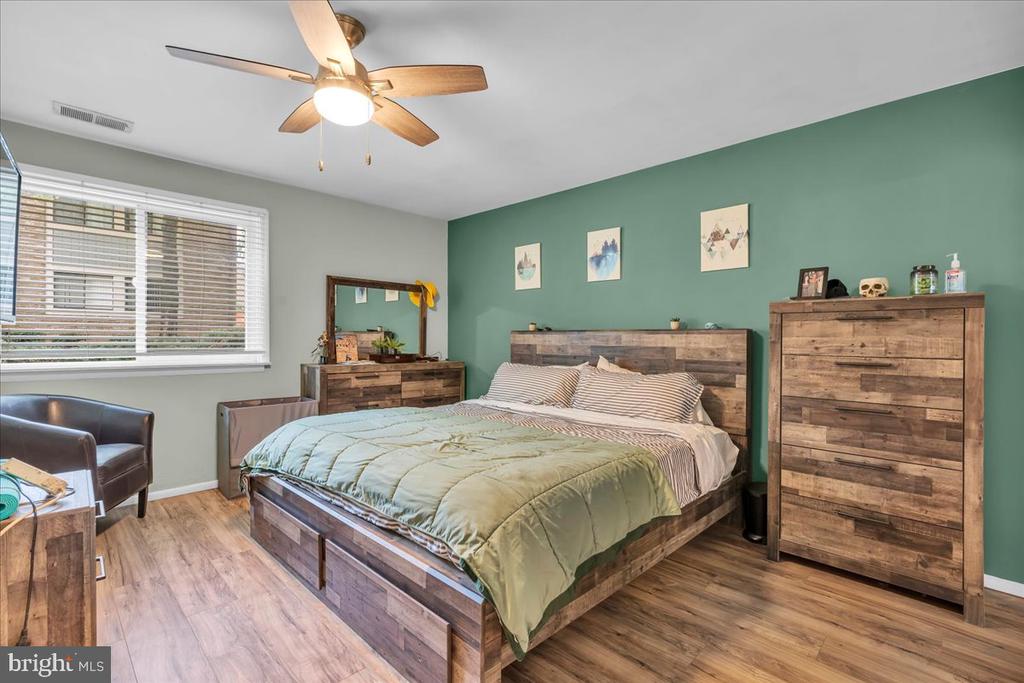 115 E KINGS HIGHWAY Unit: 187