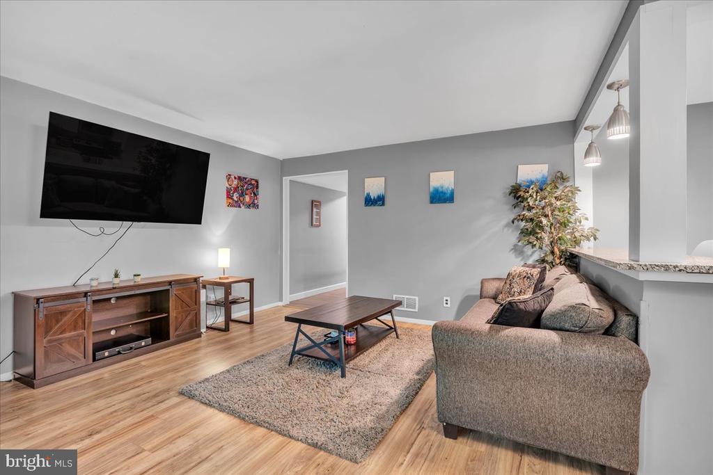 115 E KINGS HIGHWAY Unit: 187