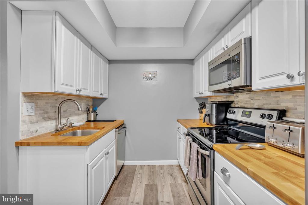 115 E KINGS HIGHWAY Unit: 187