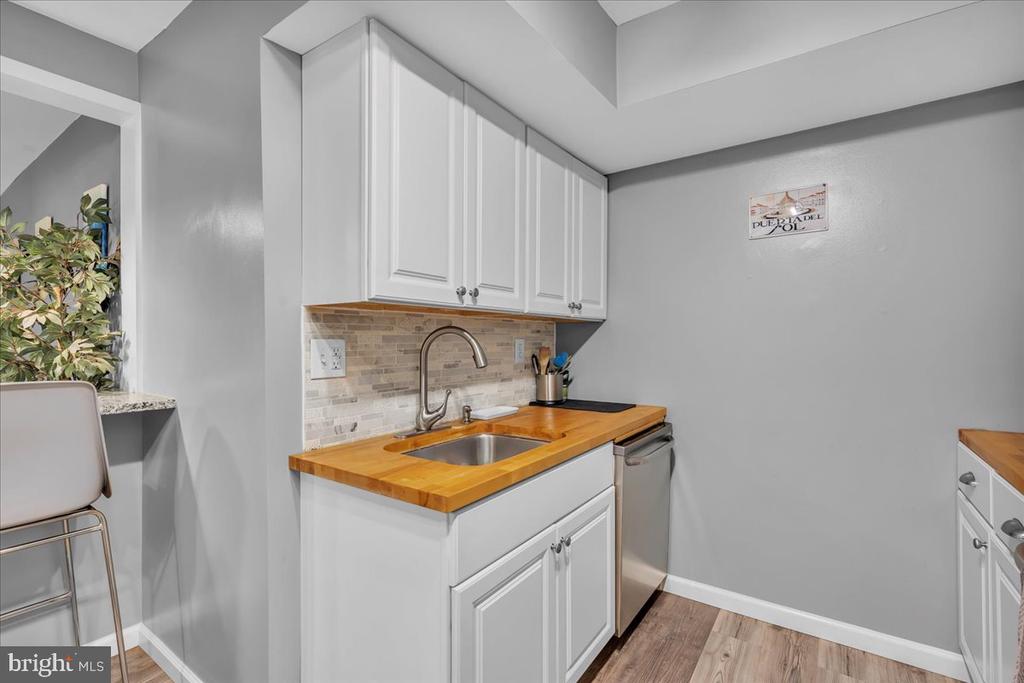 115 E KINGS HIGHWAY Unit: 187