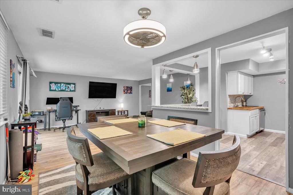 115 E KINGS HIGHWAY Unit: 187