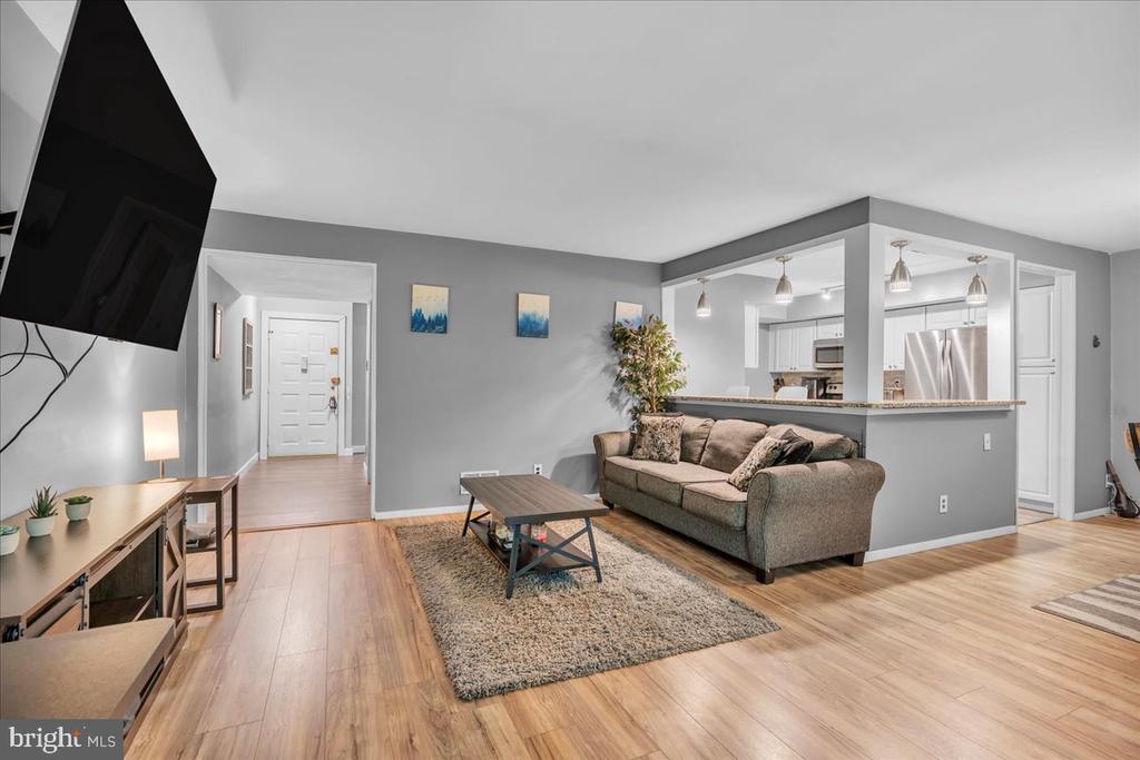 115 E KINGS HIGHWAY Unit: 187