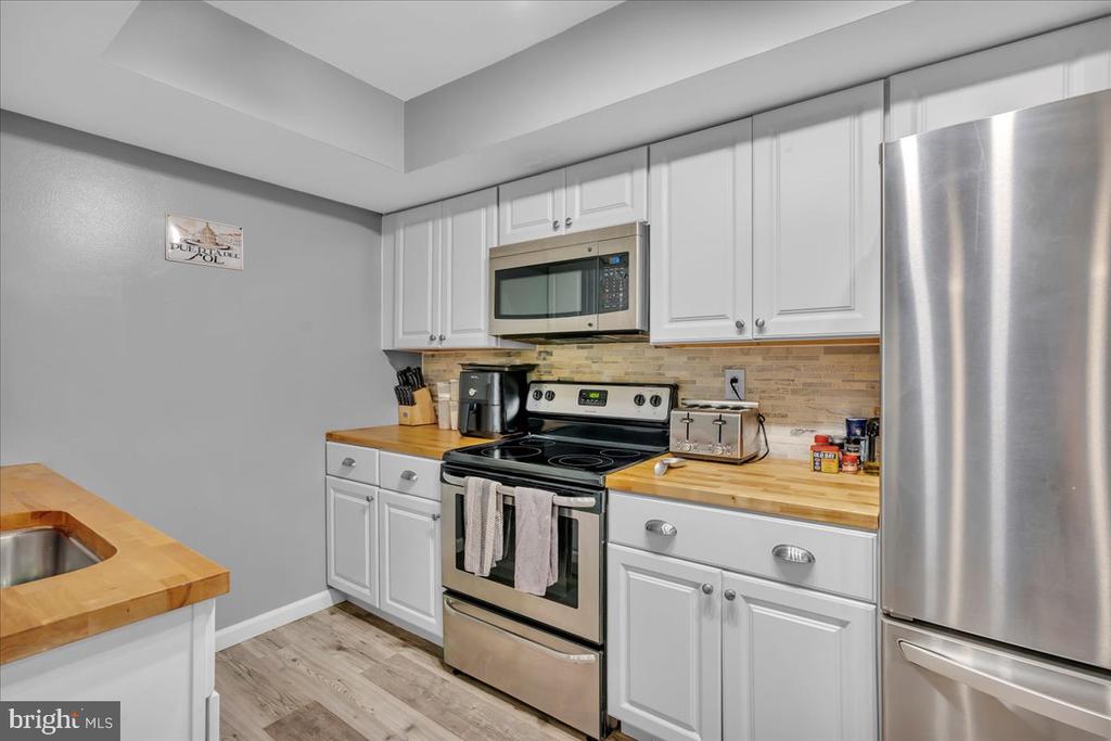 115 E KINGS HIGHWAY Unit: 187