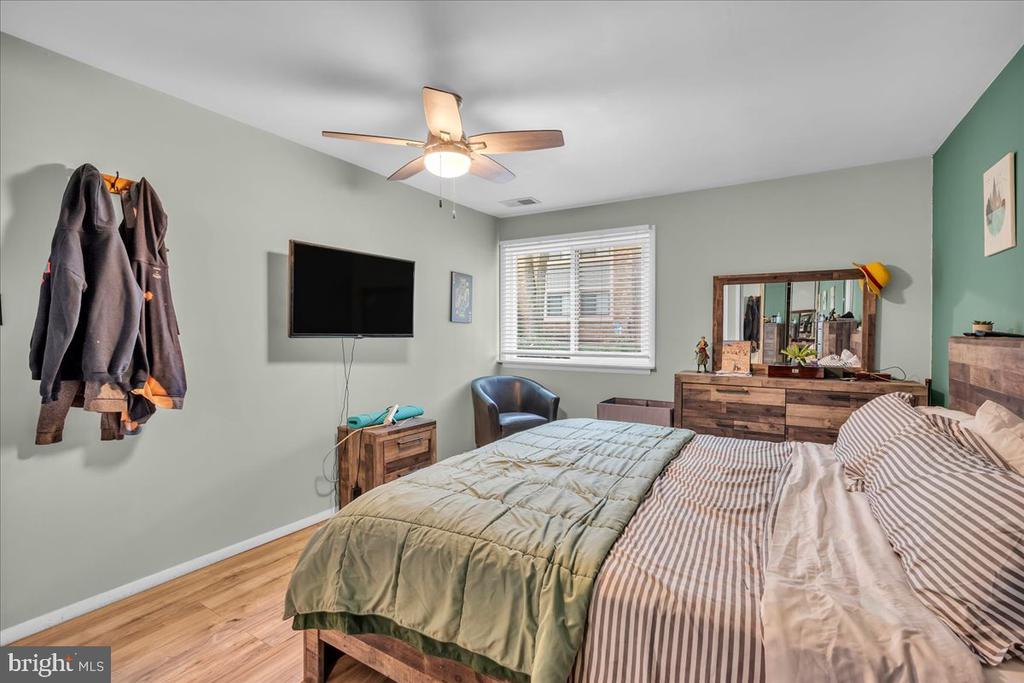 115 E KINGS HIGHWAY Unit: 187