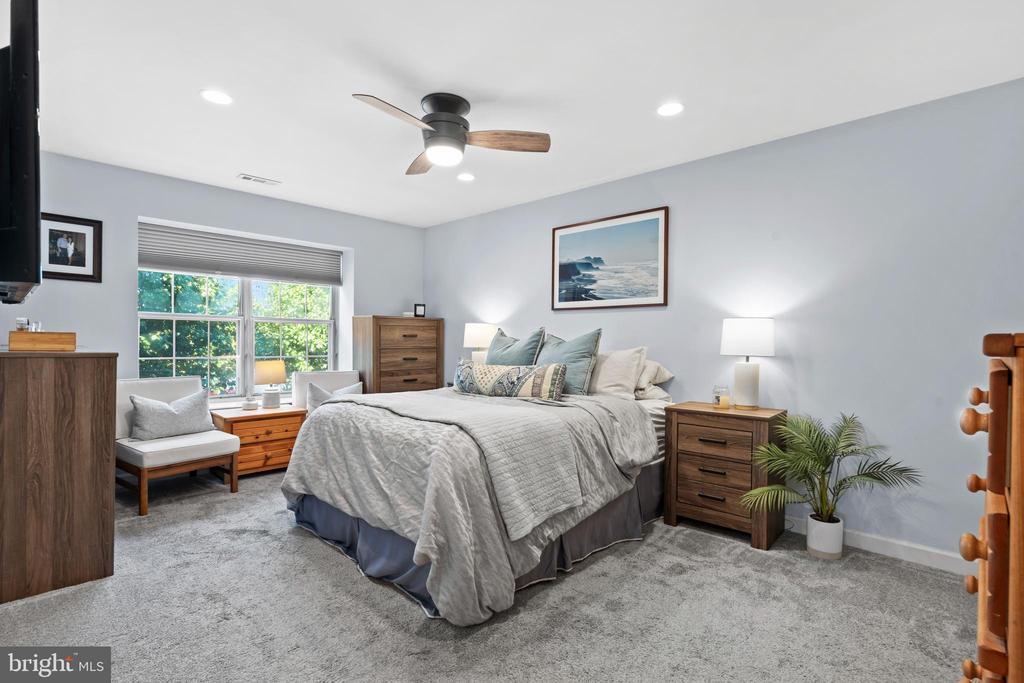 1208B YARMOUTH LANE