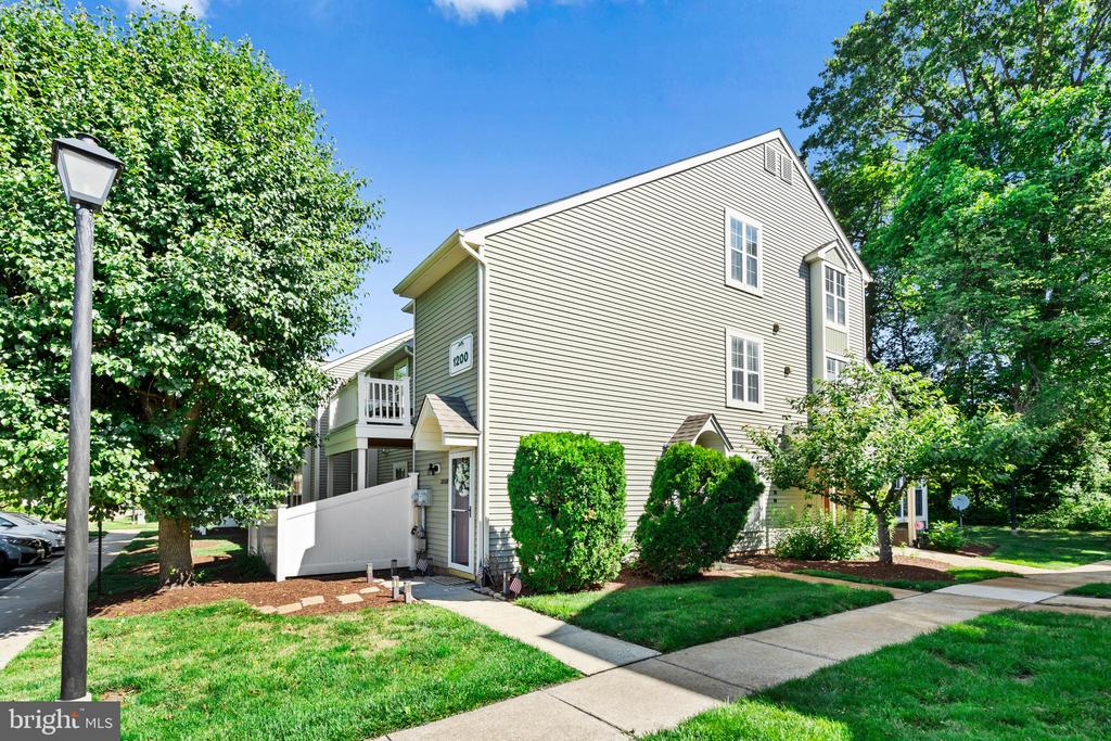 1208B YARMOUTH LANE
