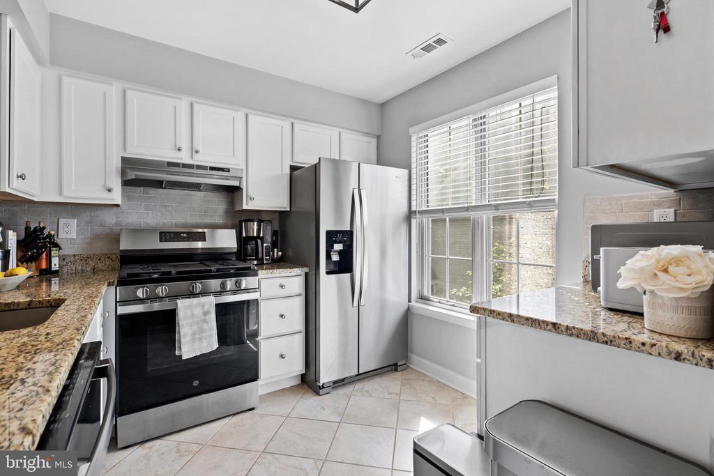 1208B YARMOUTH LANE