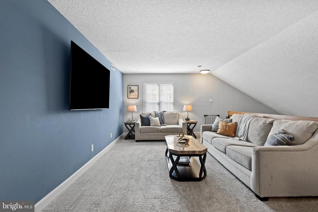 1208B YARMOUTH LANE