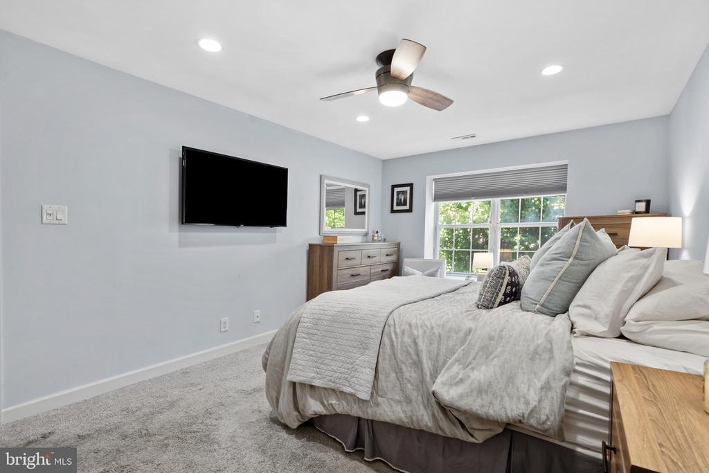 1208B YARMOUTH LANE