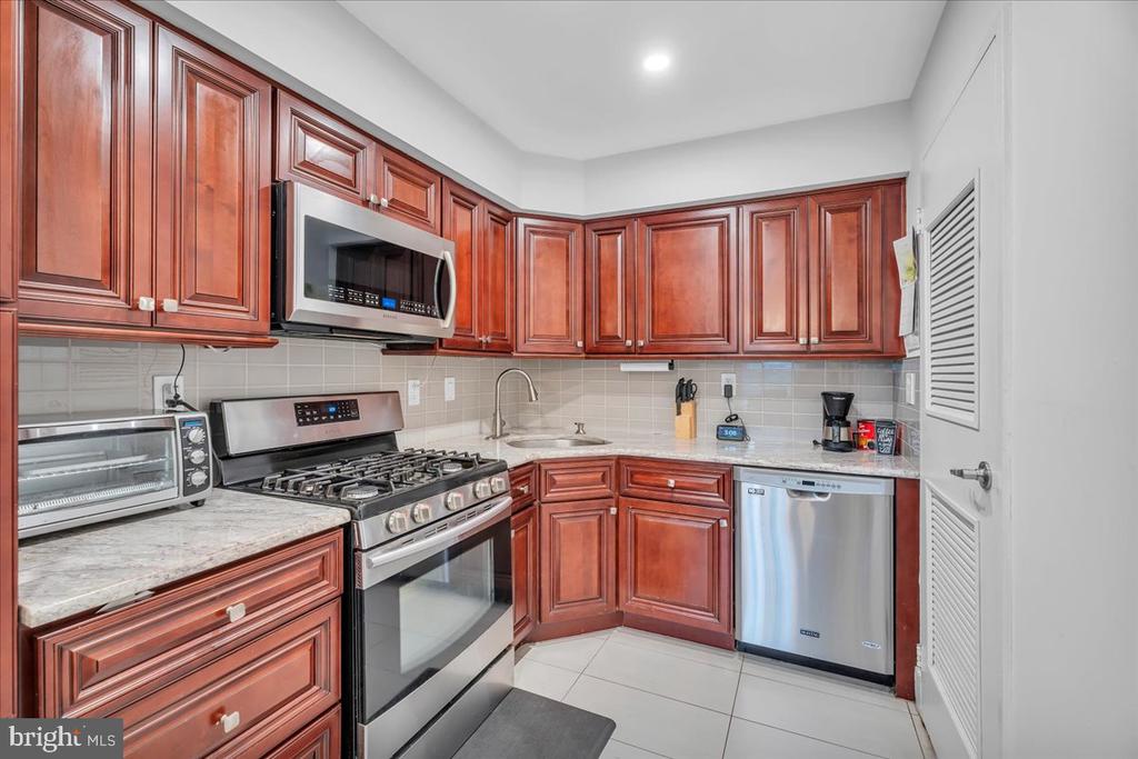 2036 HARBOUR DRIVE
