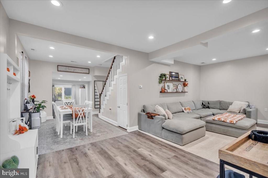 604 LIPPINCOTT AVENUE