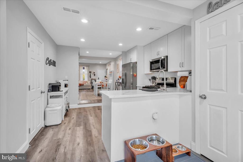 604 LIPPINCOTT AVENUE