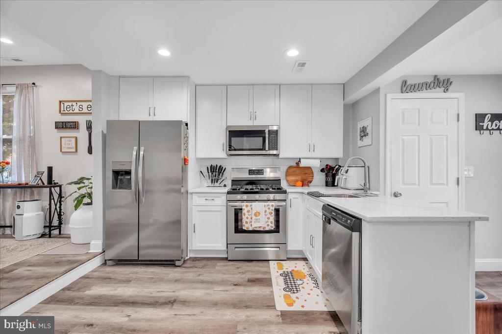 604 LIPPINCOTT AVENUE