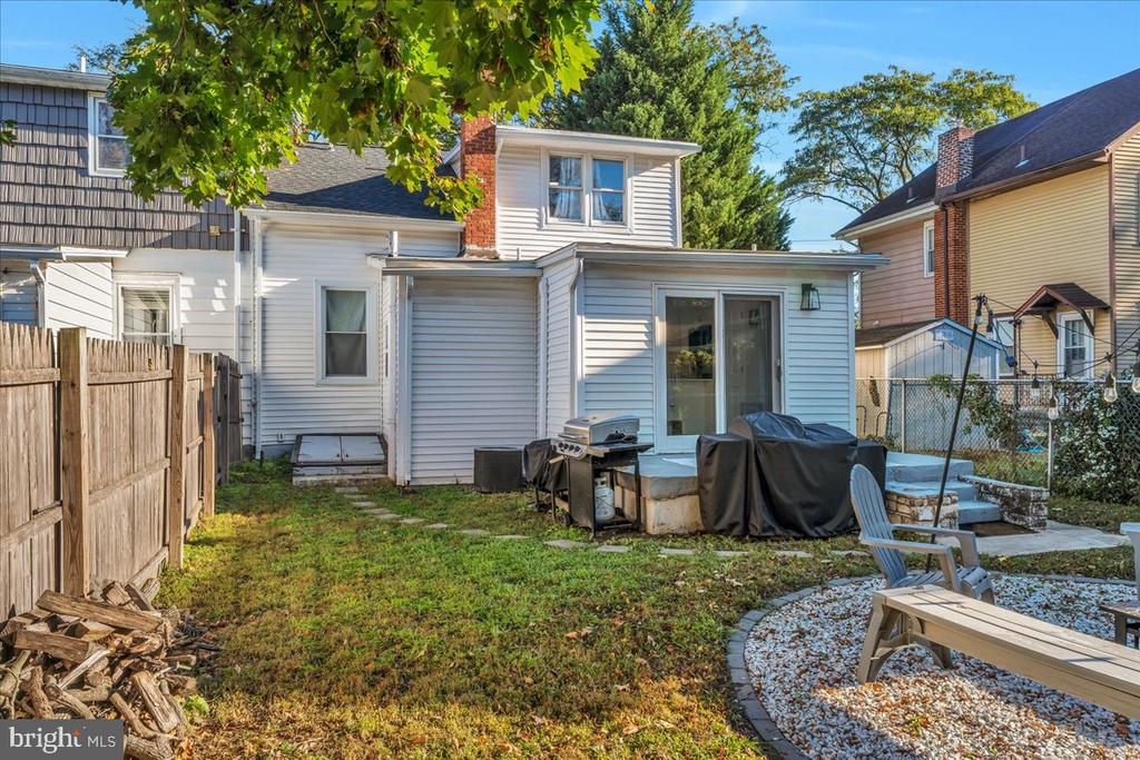 604 LIPPINCOTT AVENUE