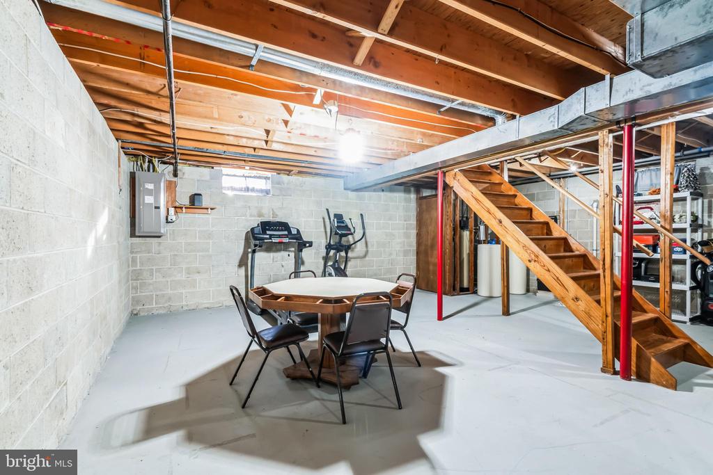 3160 DEERBERRY COURT
