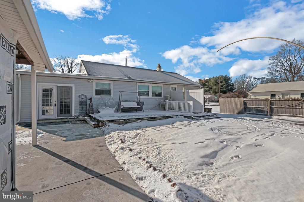 404 LAUREL STREET