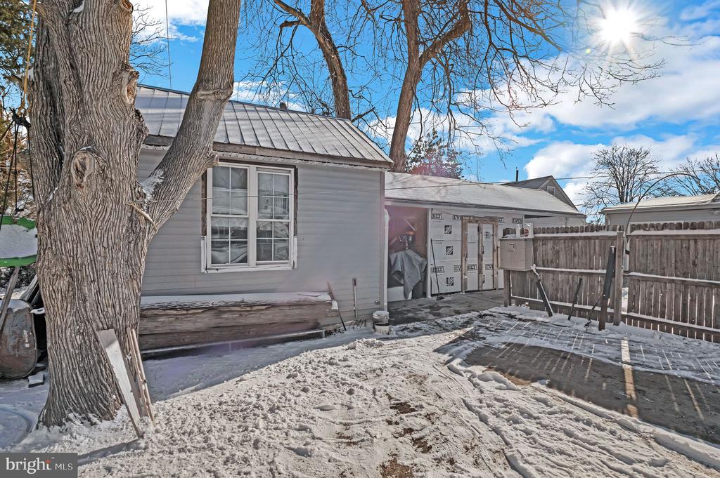 404 LAUREL STREET