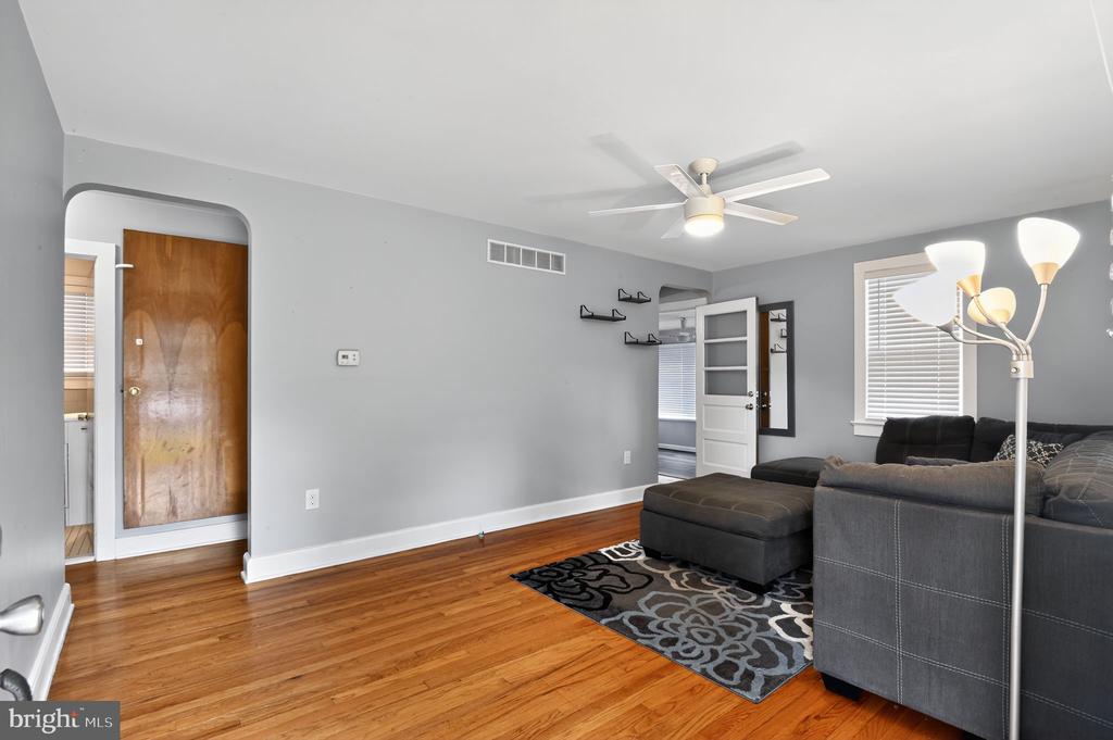 1122 FAIRMOUNT AVENUE