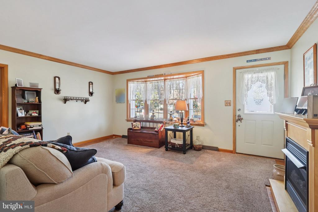2431 MISTLETOE LANE