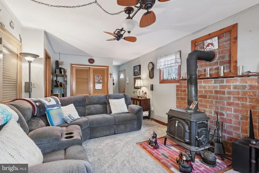 2431 MISTLETOE LANE