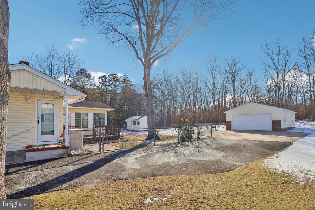 2431 MISTLETOE LANE
