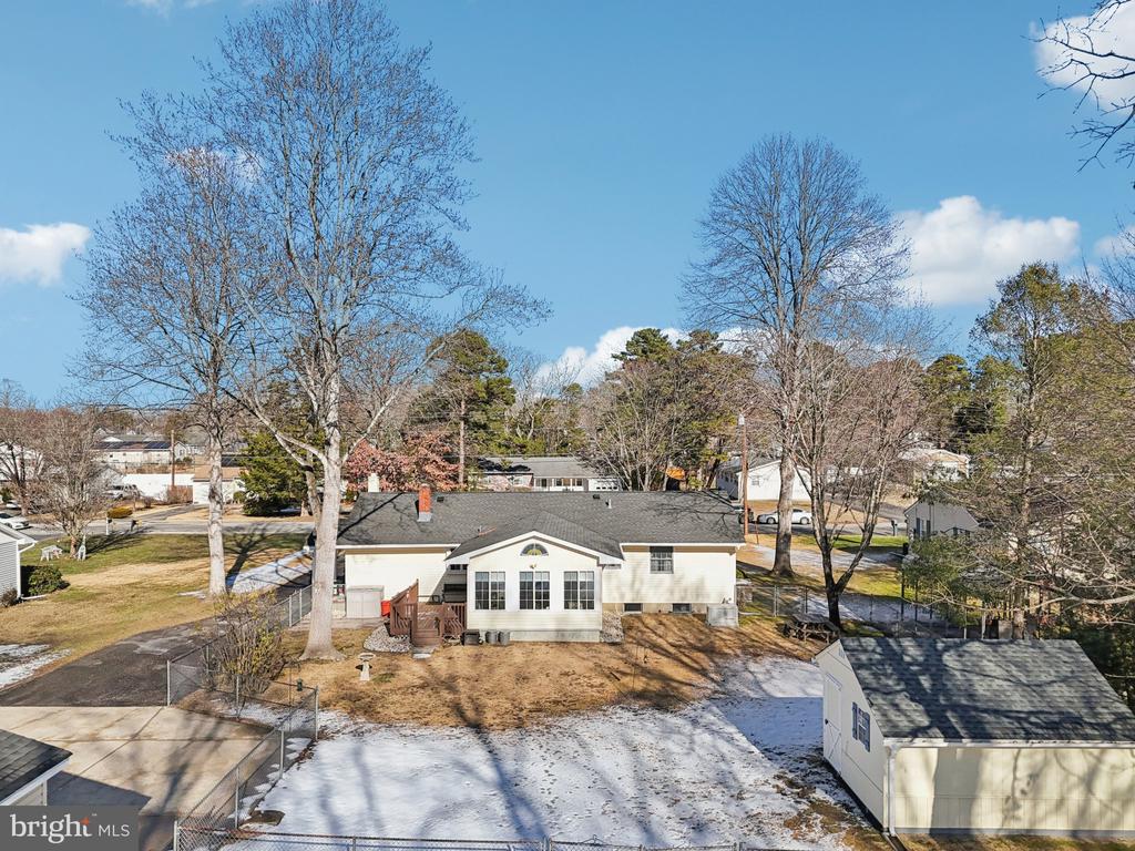 2431 MISTLETOE LANE