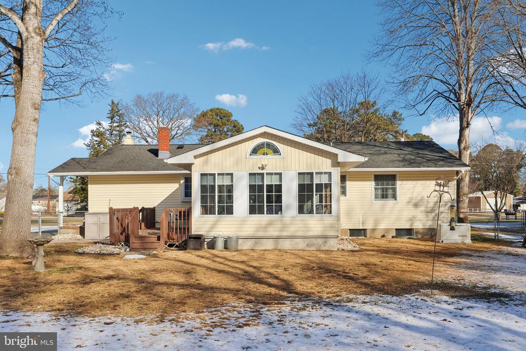 2431 MISTLETOE LANE