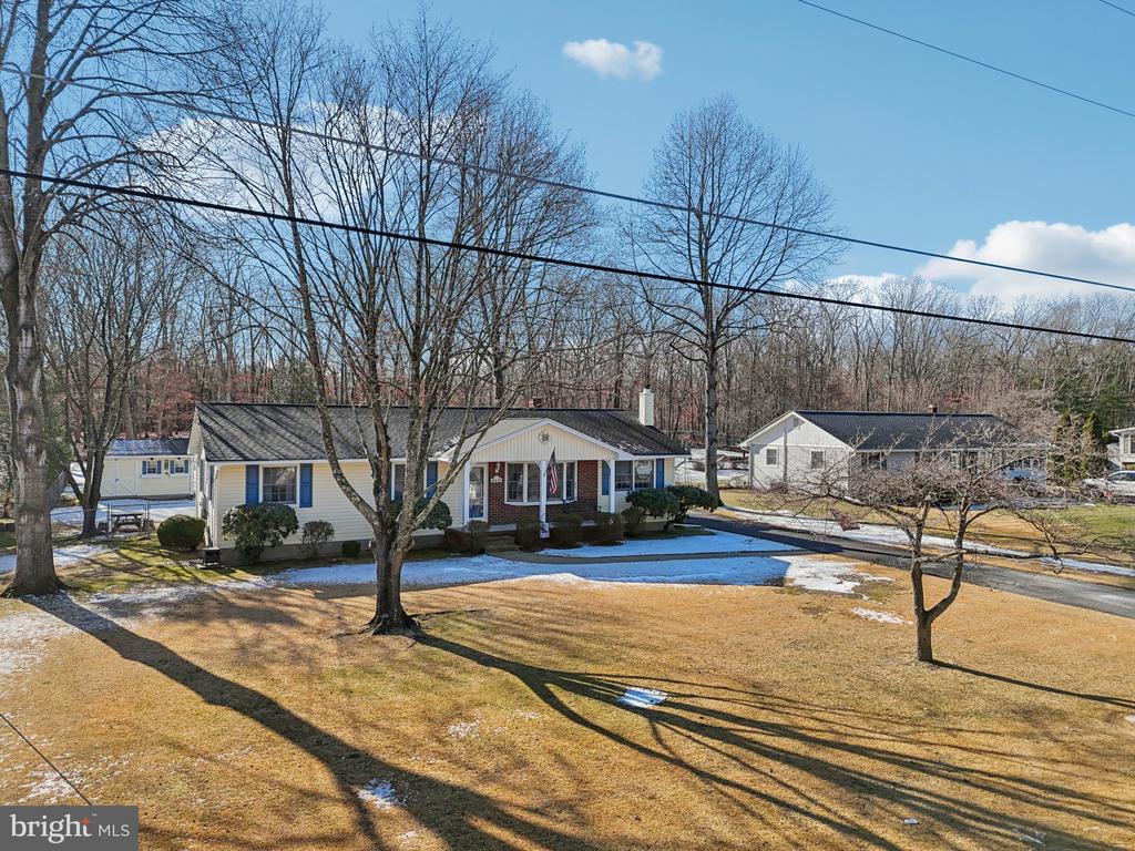 2431 MISTLETOE LANE