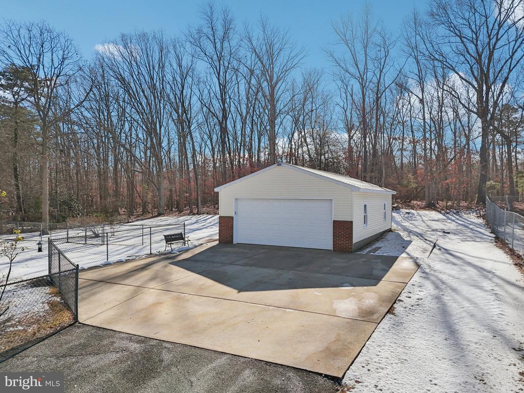 2431 MISTLETOE LANE