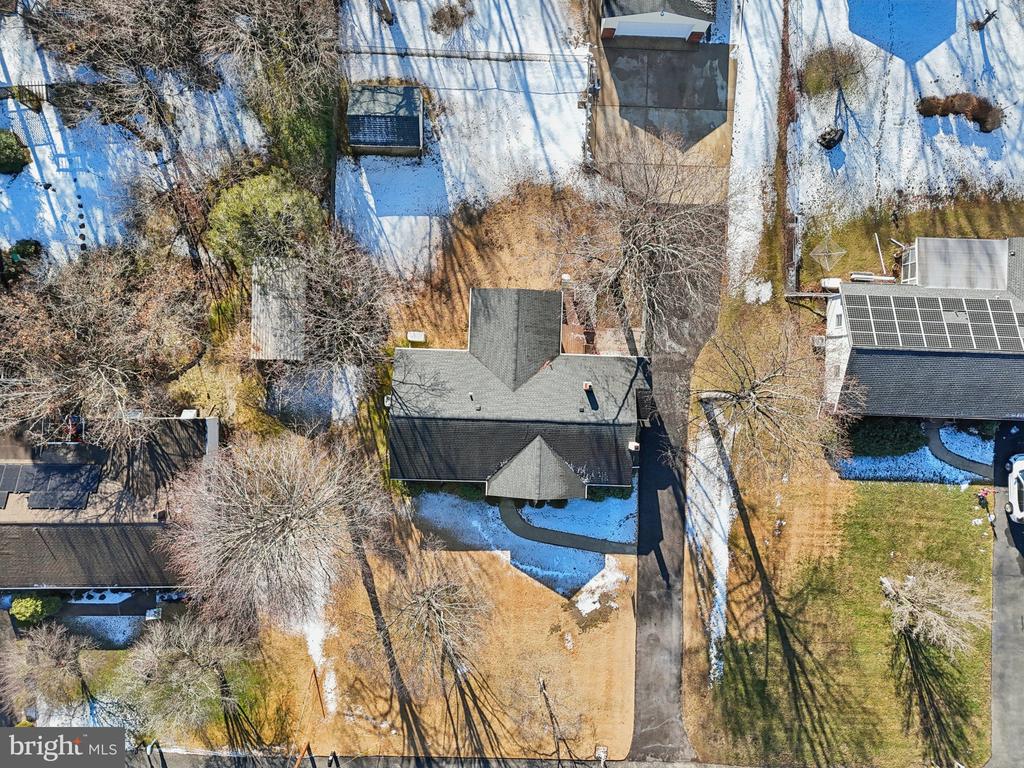 2431 MISTLETOE LANE